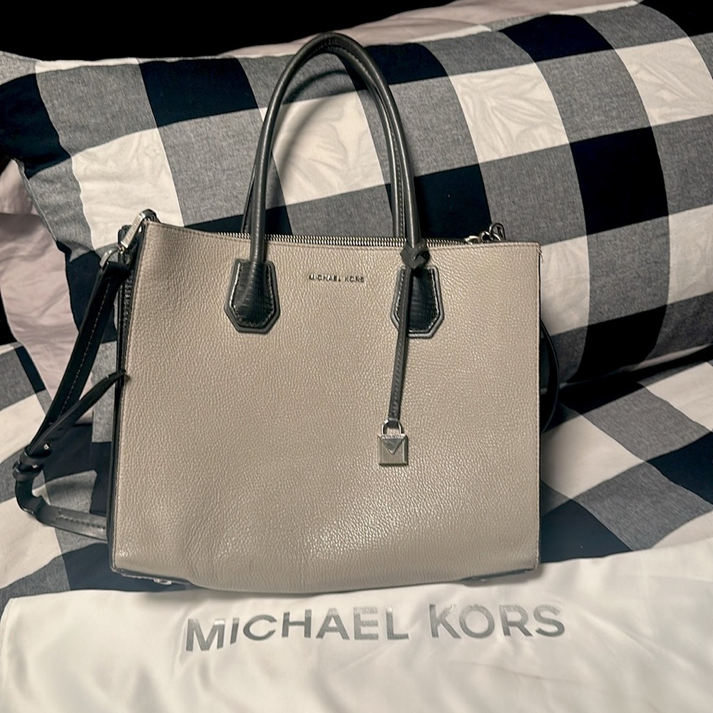 Michael Kors Large Acordion Convertible Tote with storage bag